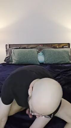 Solo Guy Plays with His Ass Until He Cums