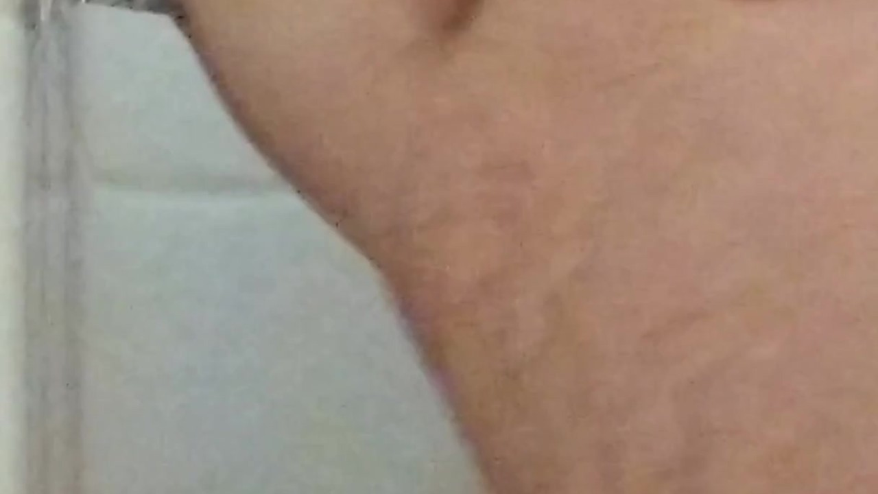 Solo Guy Uses Dildo in Shower