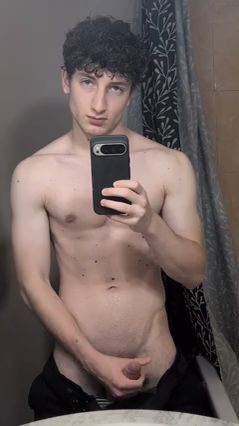 Straight Guy Masturbates in Front of Mirror