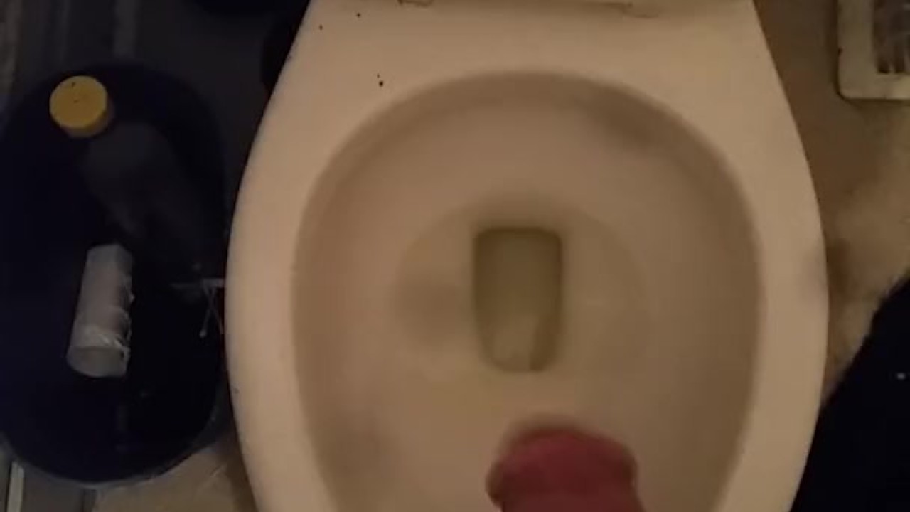 Gay Water Sports: Pissing Play