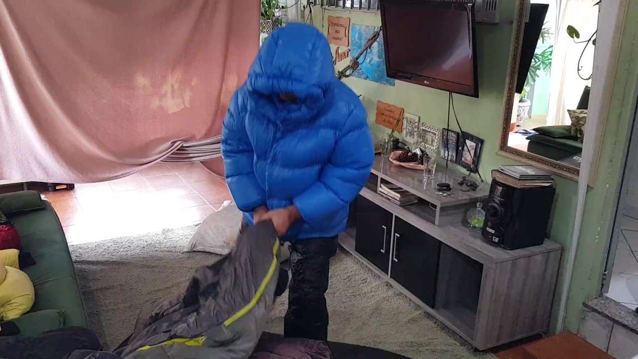 Horny Guy Gets Handjob in Sleeping Bag