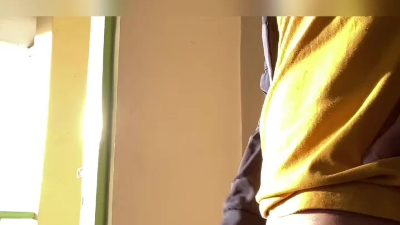 Solo Guy Masturbates Before Work