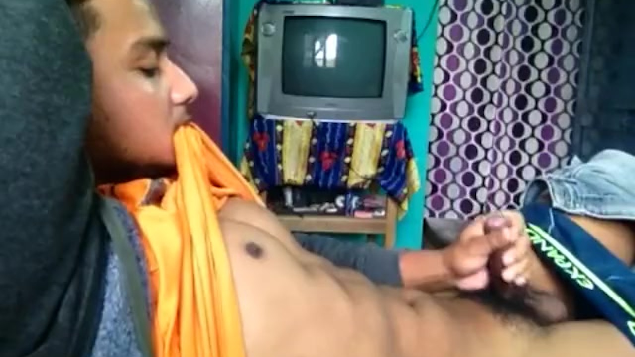 Hunky Model Masturbates on Camera