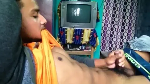 Hunky Model Masturbates on Camera