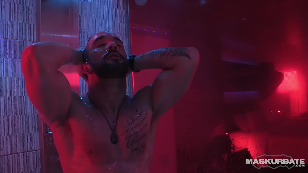 Muscle Hunk Jerks Off in Glam Lodge