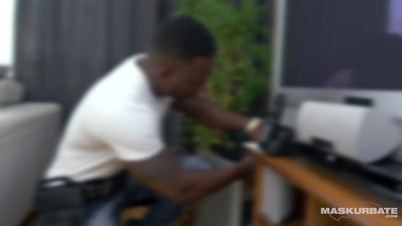 Muscle Hunk Cable Guy Jerks Off Big Black Cock