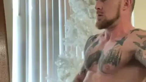 Tattooed Guy Masturbates Before Bed