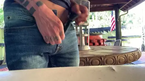 Outdoor Jerk Off in Tight Jeans