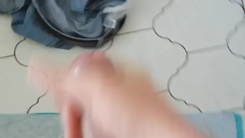 Solo Irish Guy Jerks Off to Climax