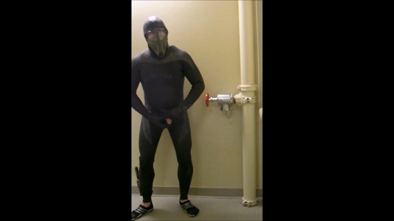 Solo Guy Jerks Off in Hotel Stairwell