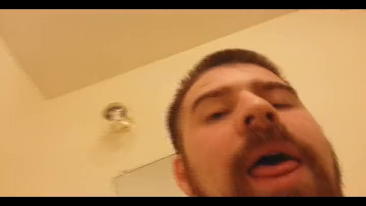 Dude Masturbates at Work