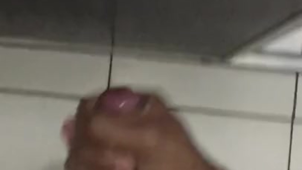 Guy Jerks Off Before Shower