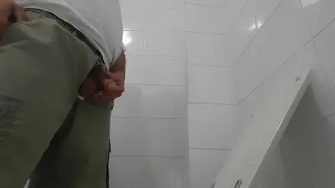 Gay Guy Pisses Outside