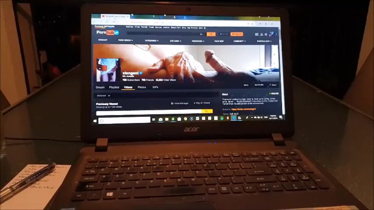 Solo Guy Jerks Off to Orgasm
