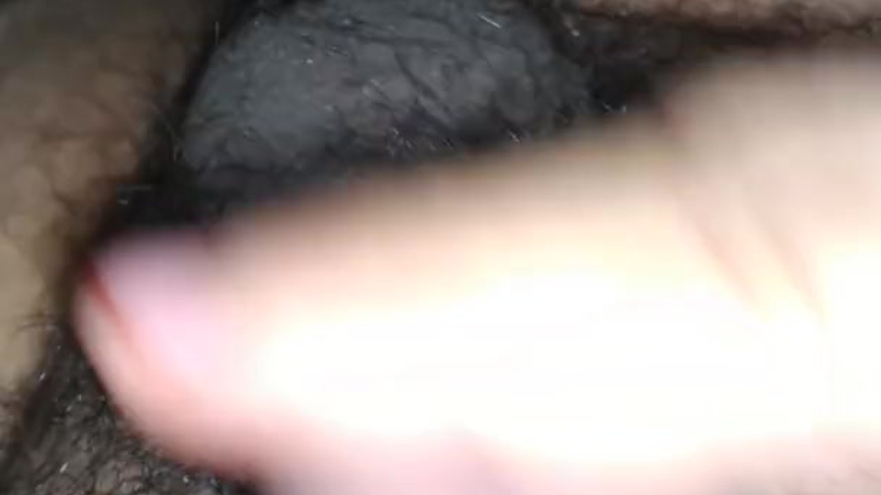 Guy Masturbates to a Solo Cumshot