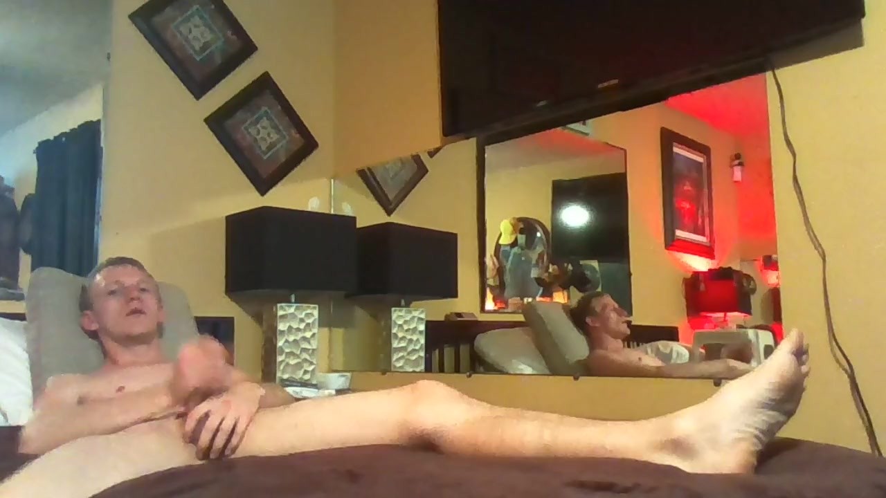 Twink Masturbates to Orgasm Alone
