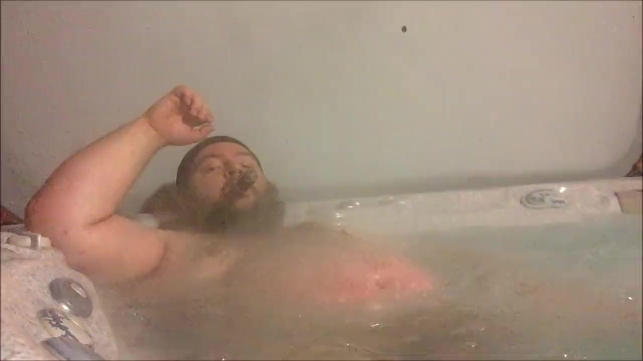 Hunky Guy Fucks in Tub