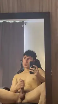 Muscular Twink Shows Off Body