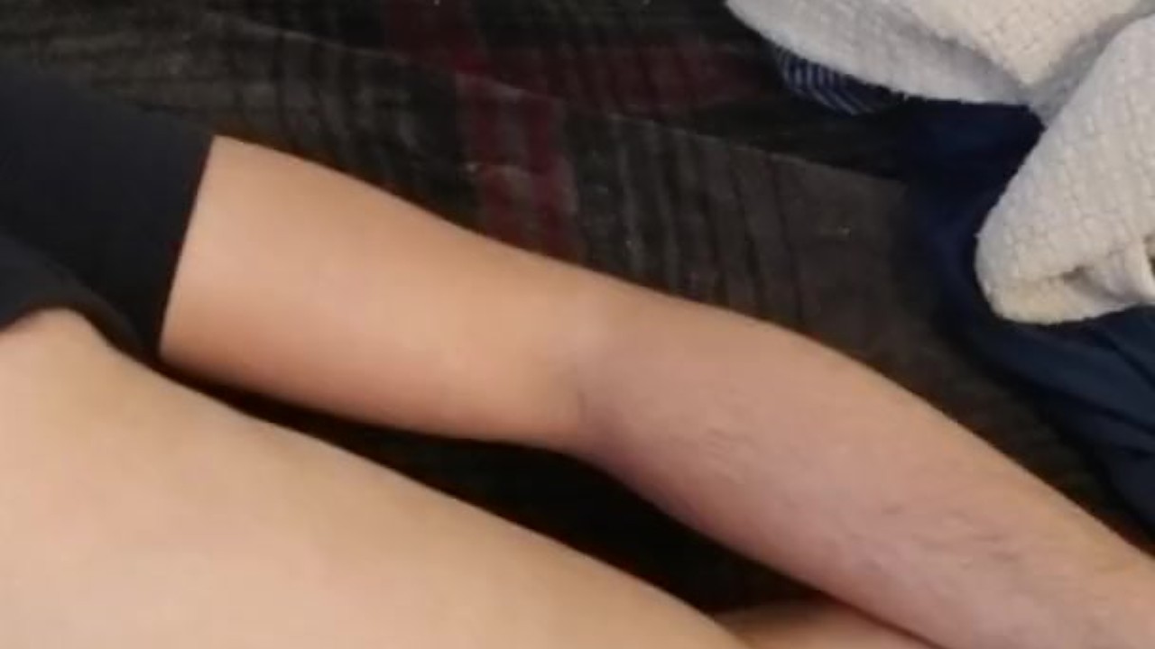 Guy Fingers His Hole to Orgasm
