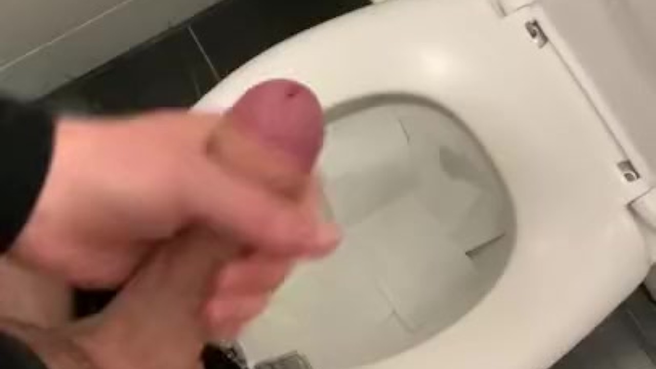 Office Worker Gets Cummed On