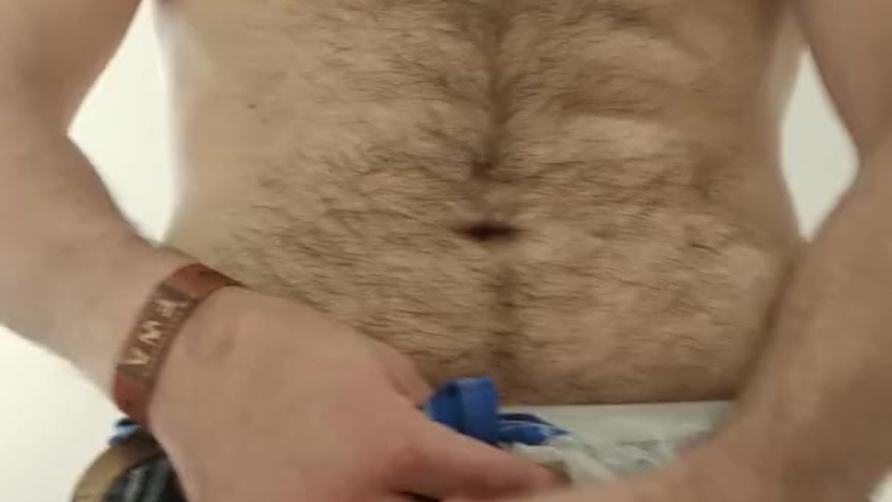 Guy Masturbates in Hotel Bathroom