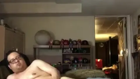 Solo Guy Masturbates in Jerk Off Session