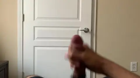 Guy Masturbates in Solo Jerk Session