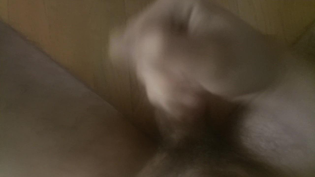 Guy Jerks Off on Sister's Floor Secretly