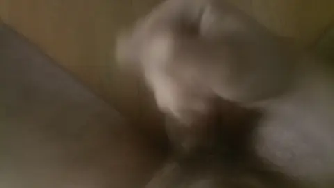Guy Jerks Off on Sister's Floor Secretly