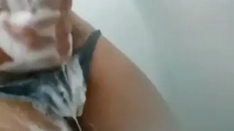 Guy Masturbates in Bathroom to Orgasm