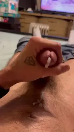 Guy Masturbates in Solo Action