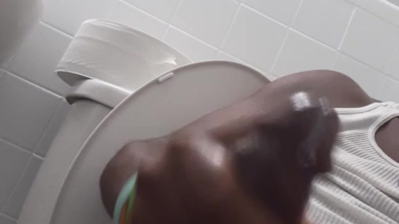 Guy Masturbates on Day Off