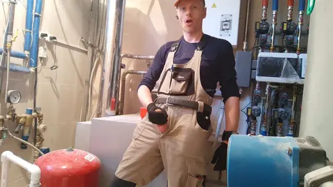 Muscular Guy Jerks Off at Work and Cums