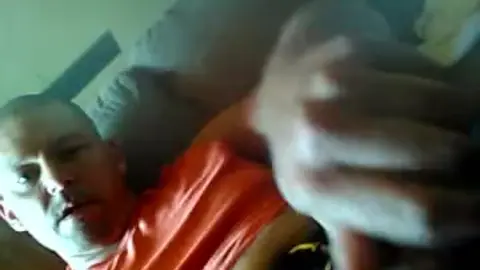Guy Masturbates for Audience