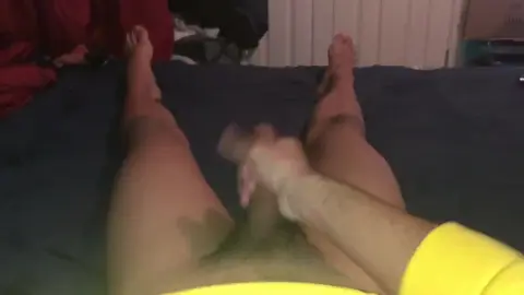 Latino Amateur Jerks Off to Cumshot