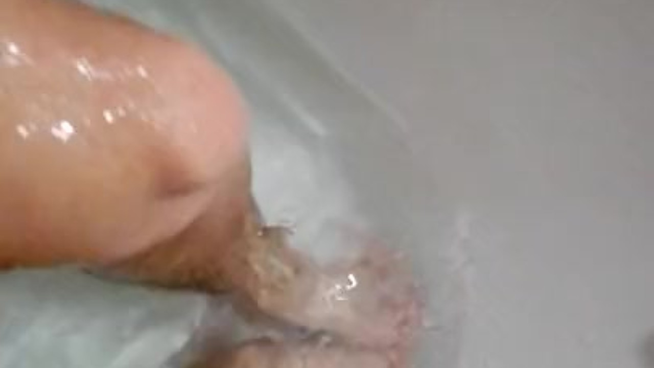 Fan from Munich Gets Intimate with Long Nails
