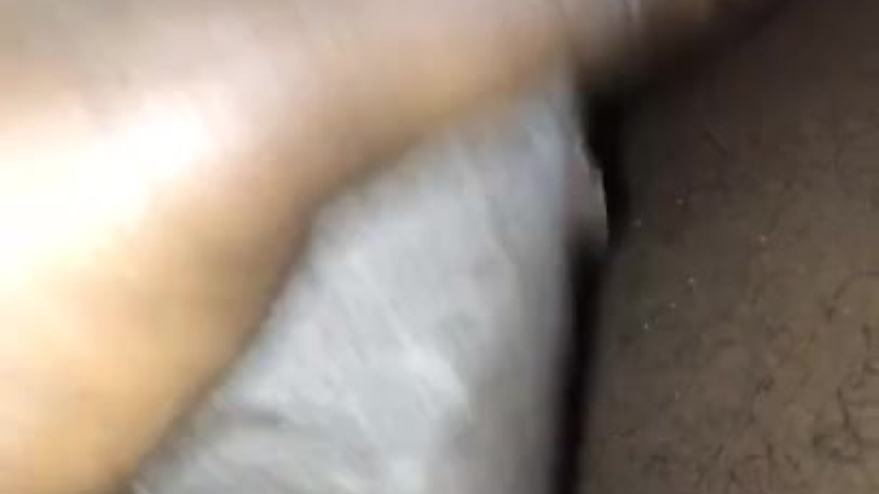 Guy Masturbates with Fast Strokes
