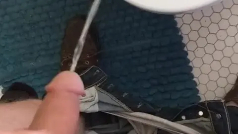 Gay Guy Peeing on Camera