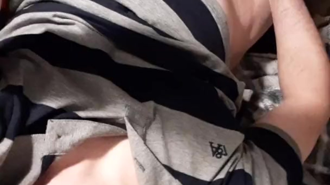 Solo Guy Jerks Off to Cumshot
