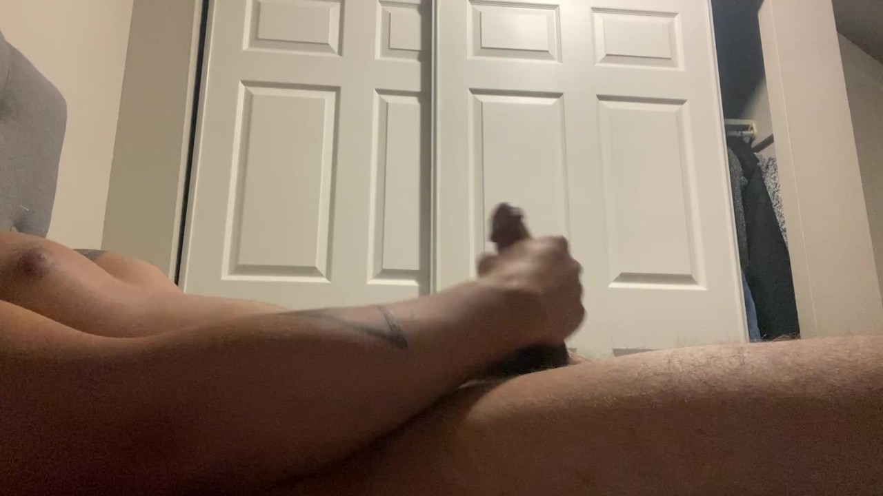 Guy Jerks Off in New Apartment