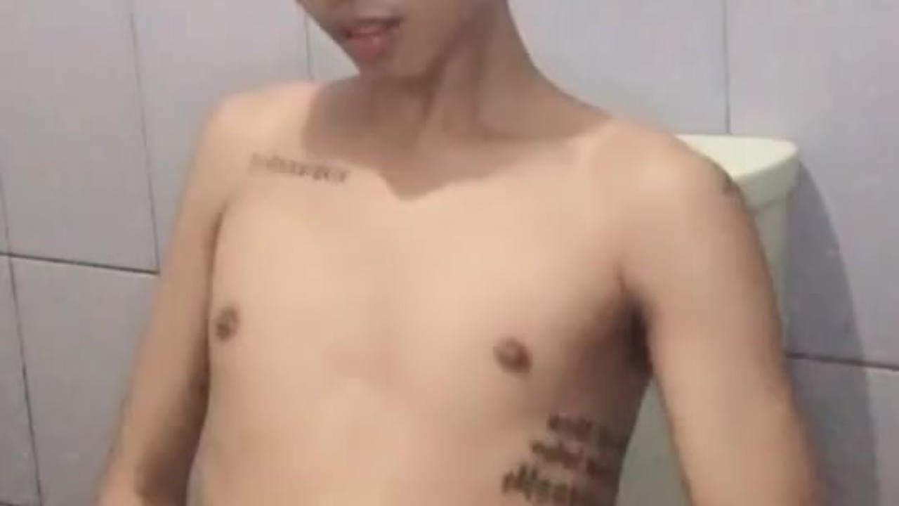 Alex Dy Masturbates to Quick Orgasm