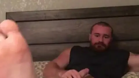 Bodybuilder Exposes Naked Feet on Request