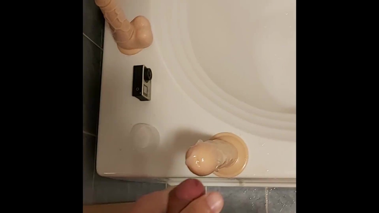 Guy Plays with Huge 25x4cm Sex Toy