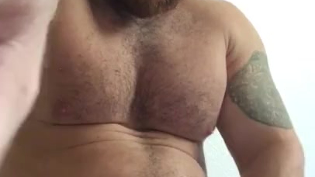 Bodybuilder Shows Off Giant Dick
