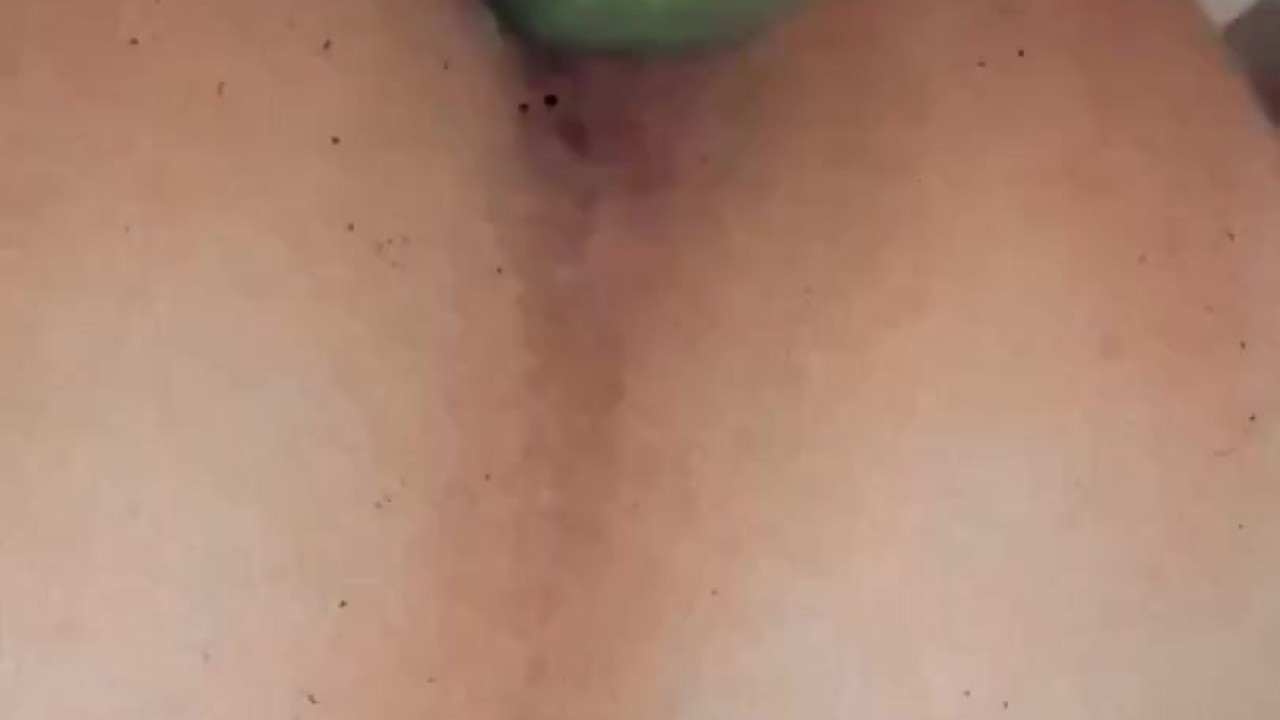 Twink Plays with Cucumber in Amateur Gay Scene