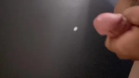 Multiple Cumshots in Quick Gay Scene