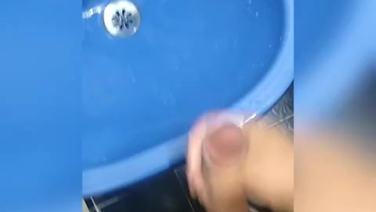 Guy Masturbates in Bathroom