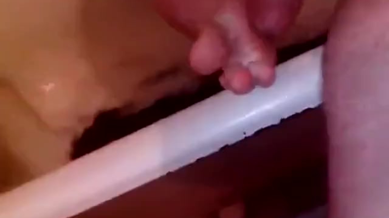 Guy Sucks Himself in Bathroom Autofellatio