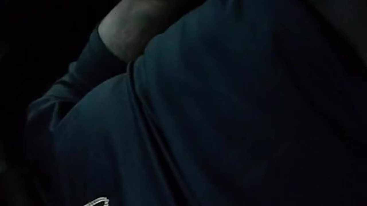 Guy Gives Hand Job in Car