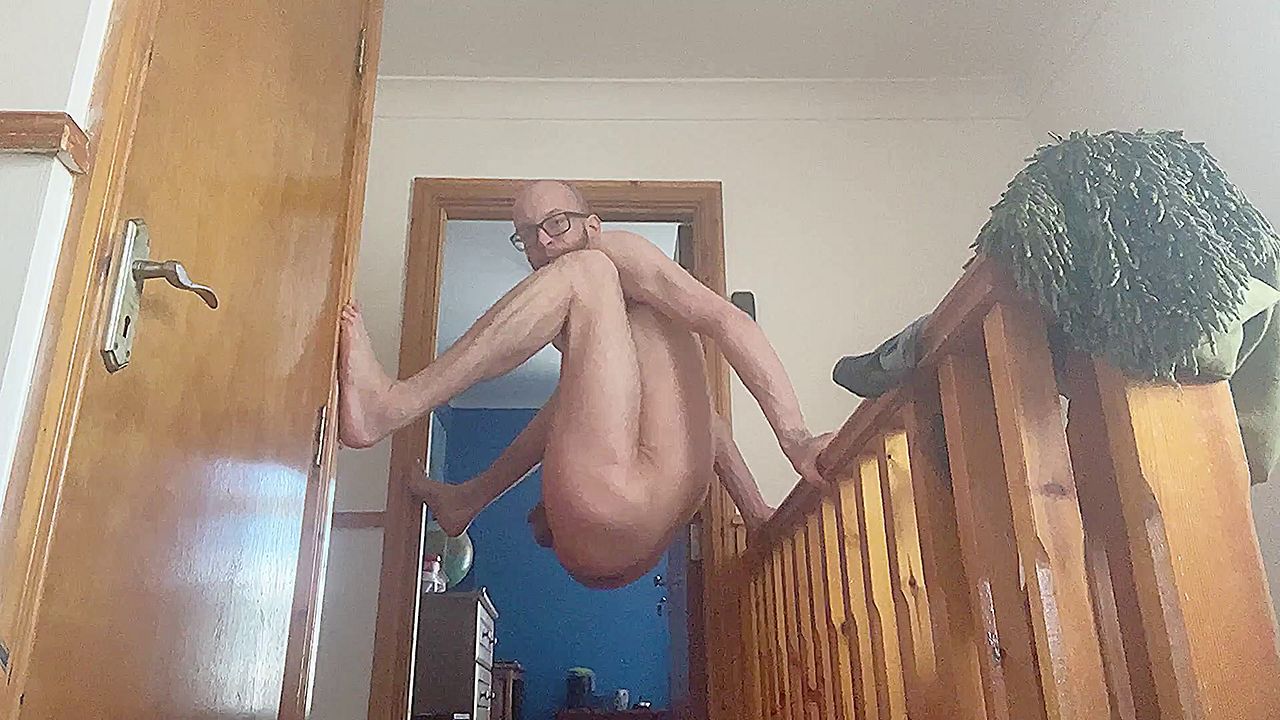 Fit Boy Twerks Muscle Butt in Erotic Dance